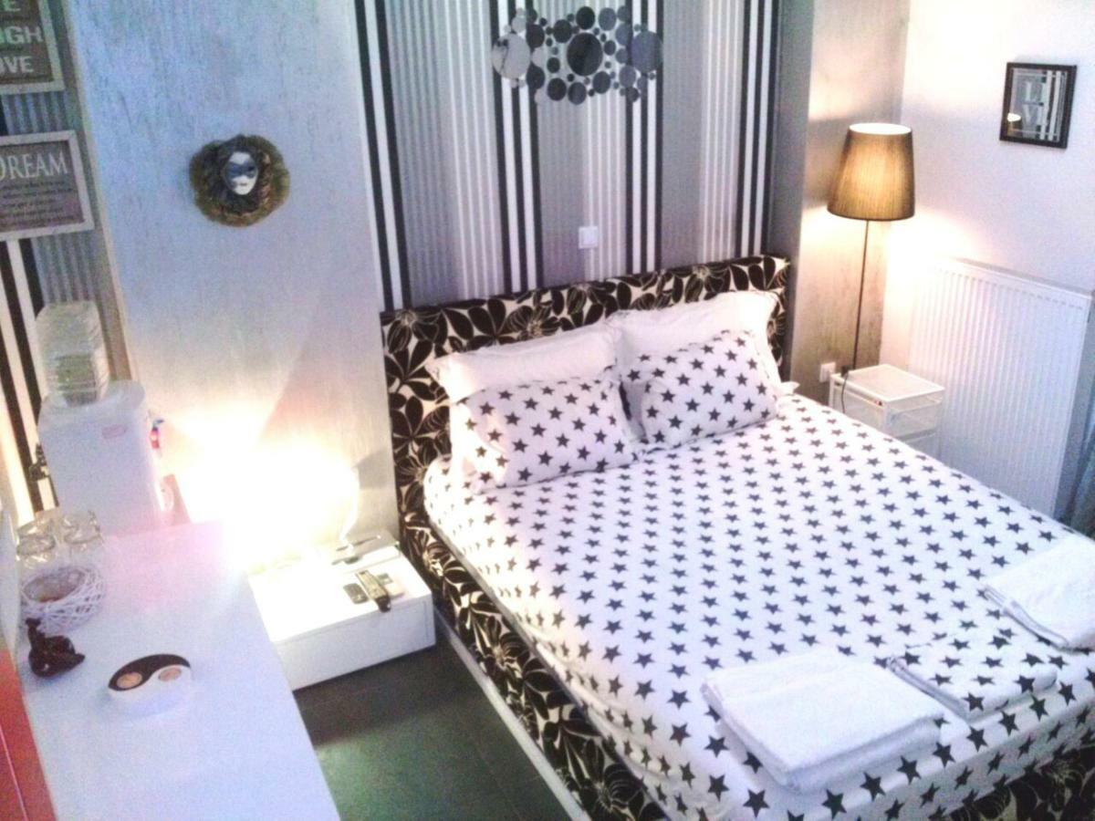 Apartamento Greek Hospitality 2 Atenas Exterior foto
