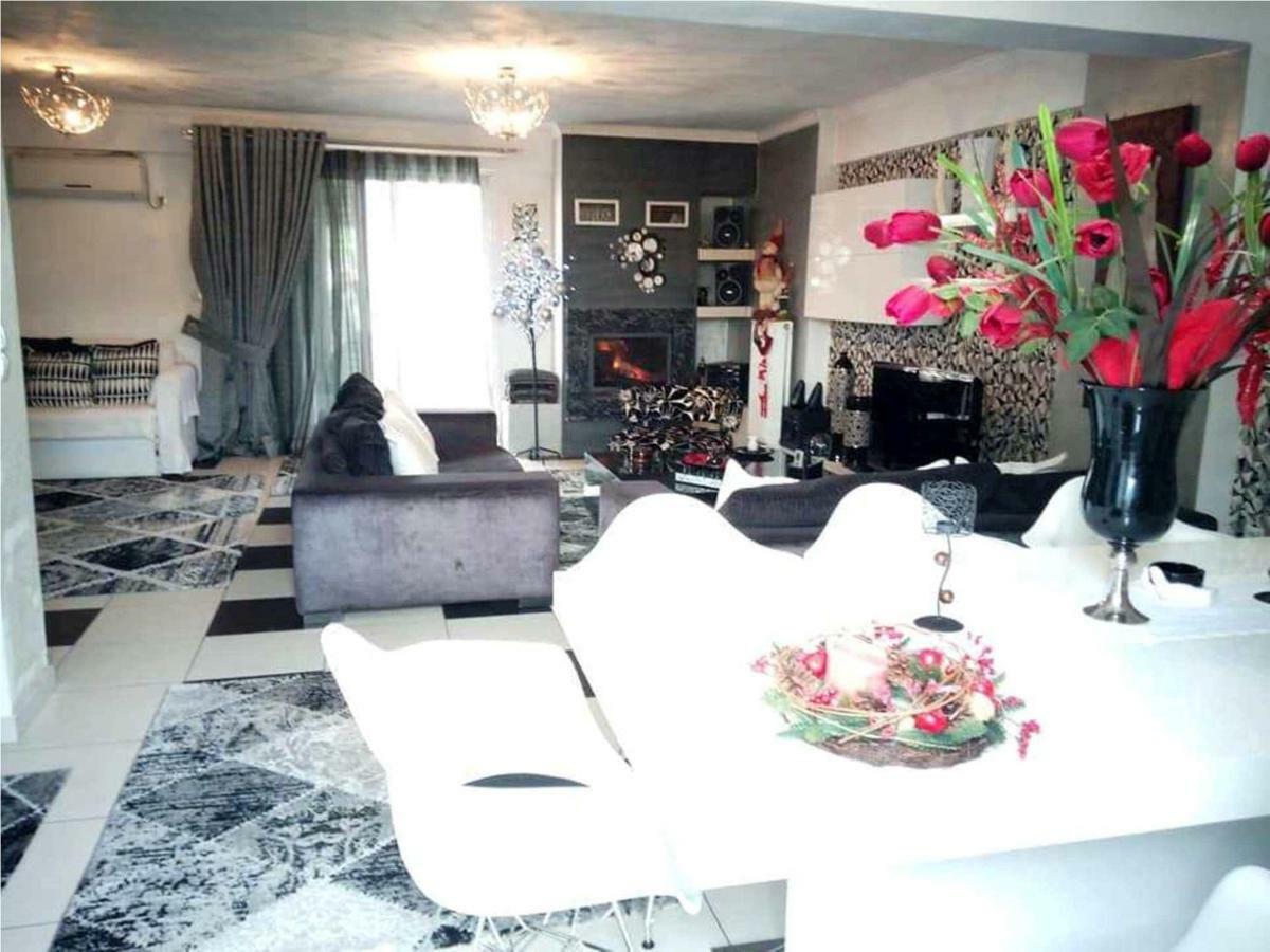 Apartamento Greek Hospitality 2 Atenas Exterior foto